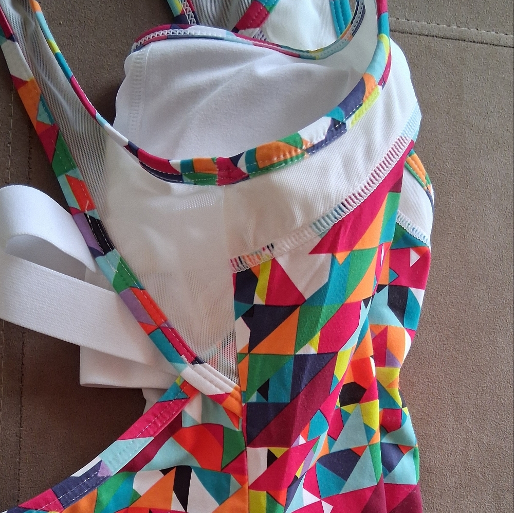 Fabletics Colorful Geometric 3-Piece Set Activewear - Picture 13 of 16